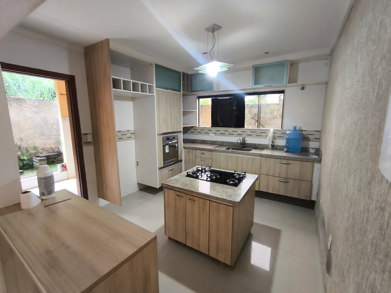 Casa com 3 quartos sendo 3 suítes e 3 vagas, Vale dos Cristais - Macaé - RJ