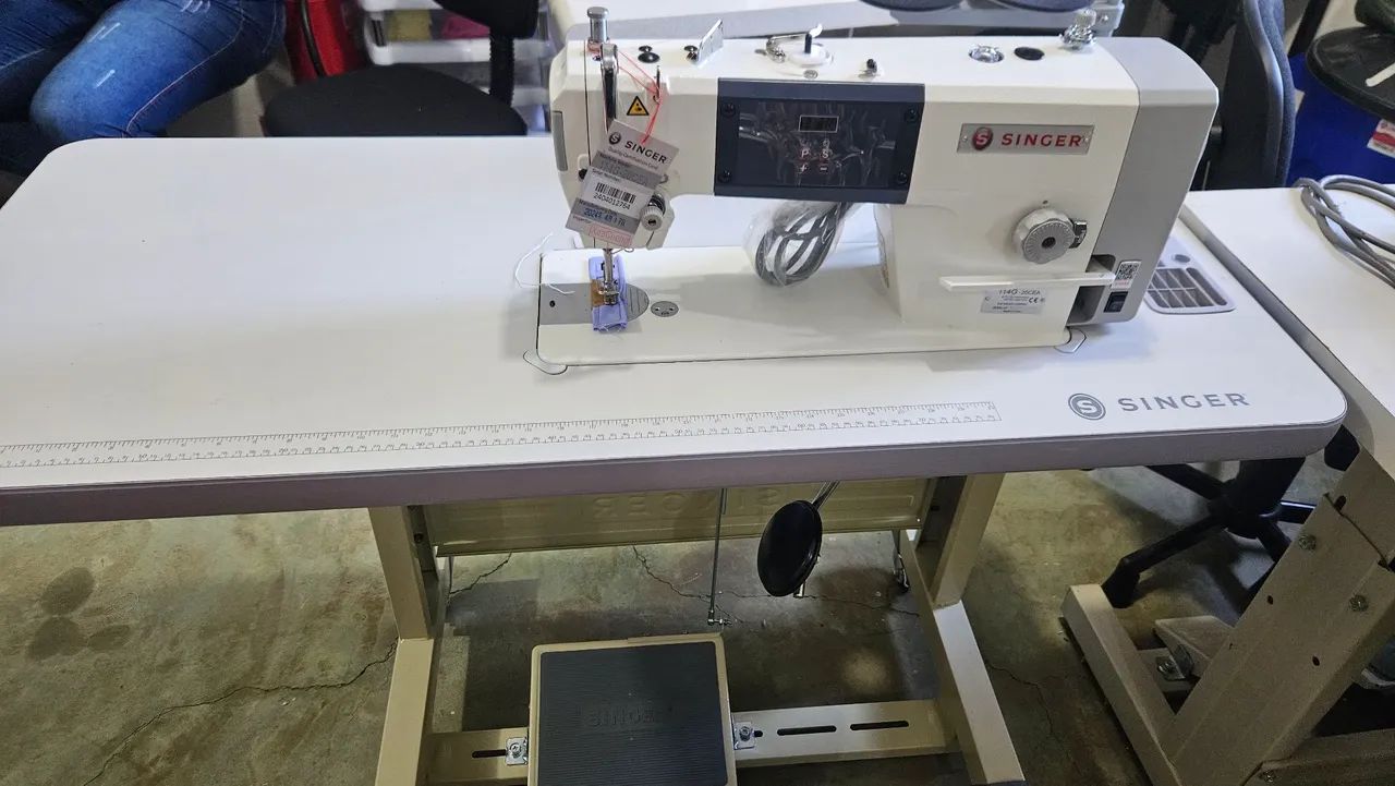 Maquina Reta Industrial Direct-Drive Singer 
