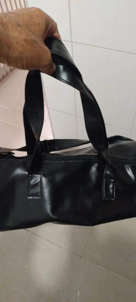 Vendo uma bolsa de couro preta pra homem  - Foto 6