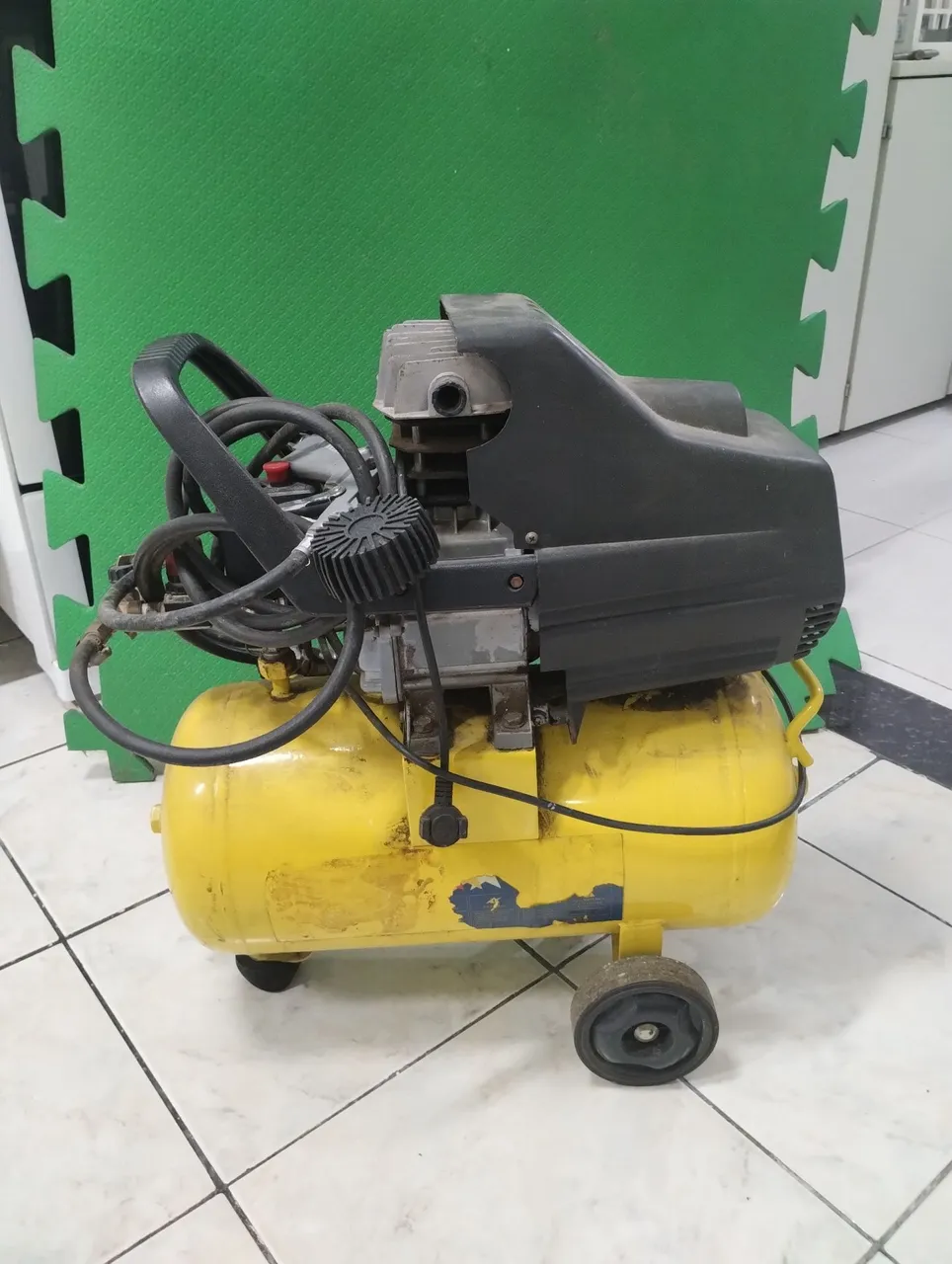 Compressor de Ar Portátil Amarelo 24litros
