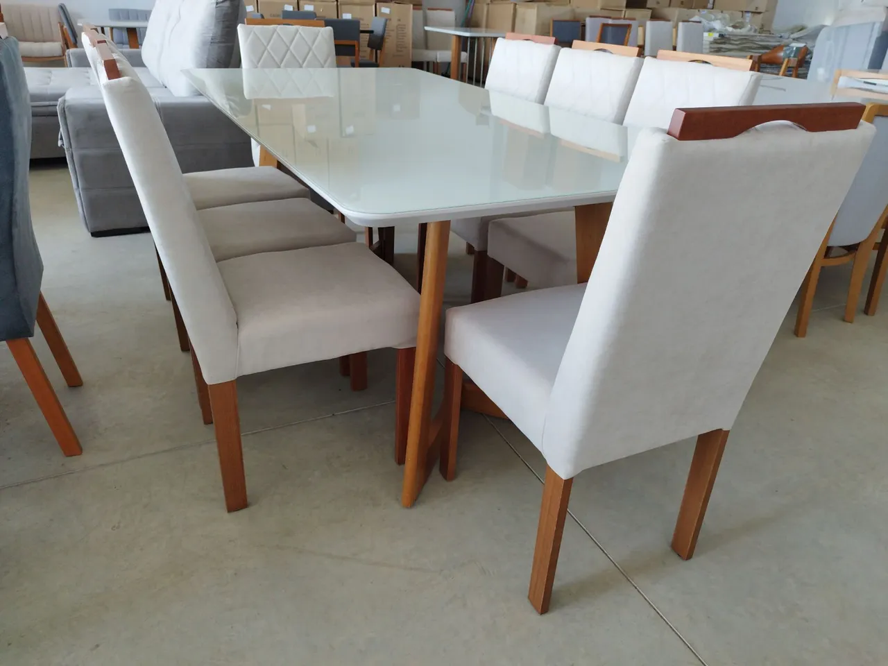 Mesa de Jantar com 8 Cadeiras em Madeira