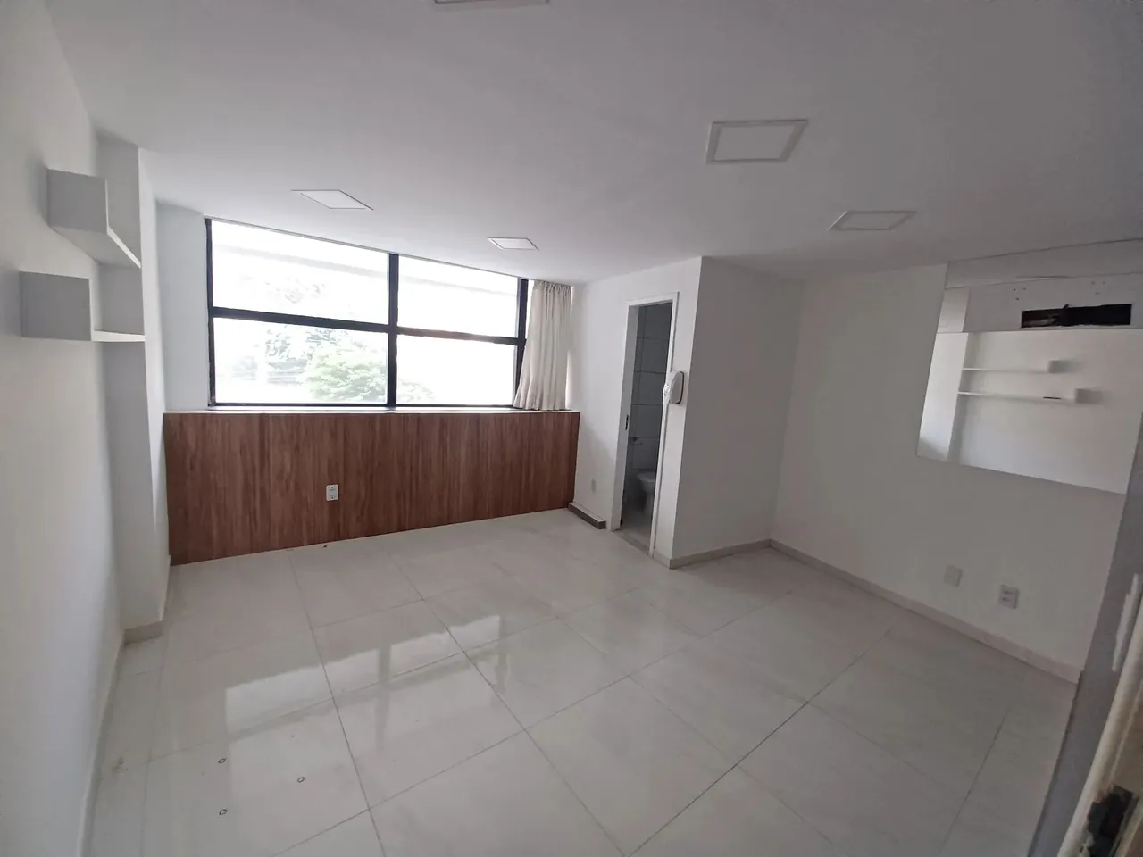 Aluguel Sala Comercial no Tirol (Sobreloja) 32m² Tyrol Business Center - TBC