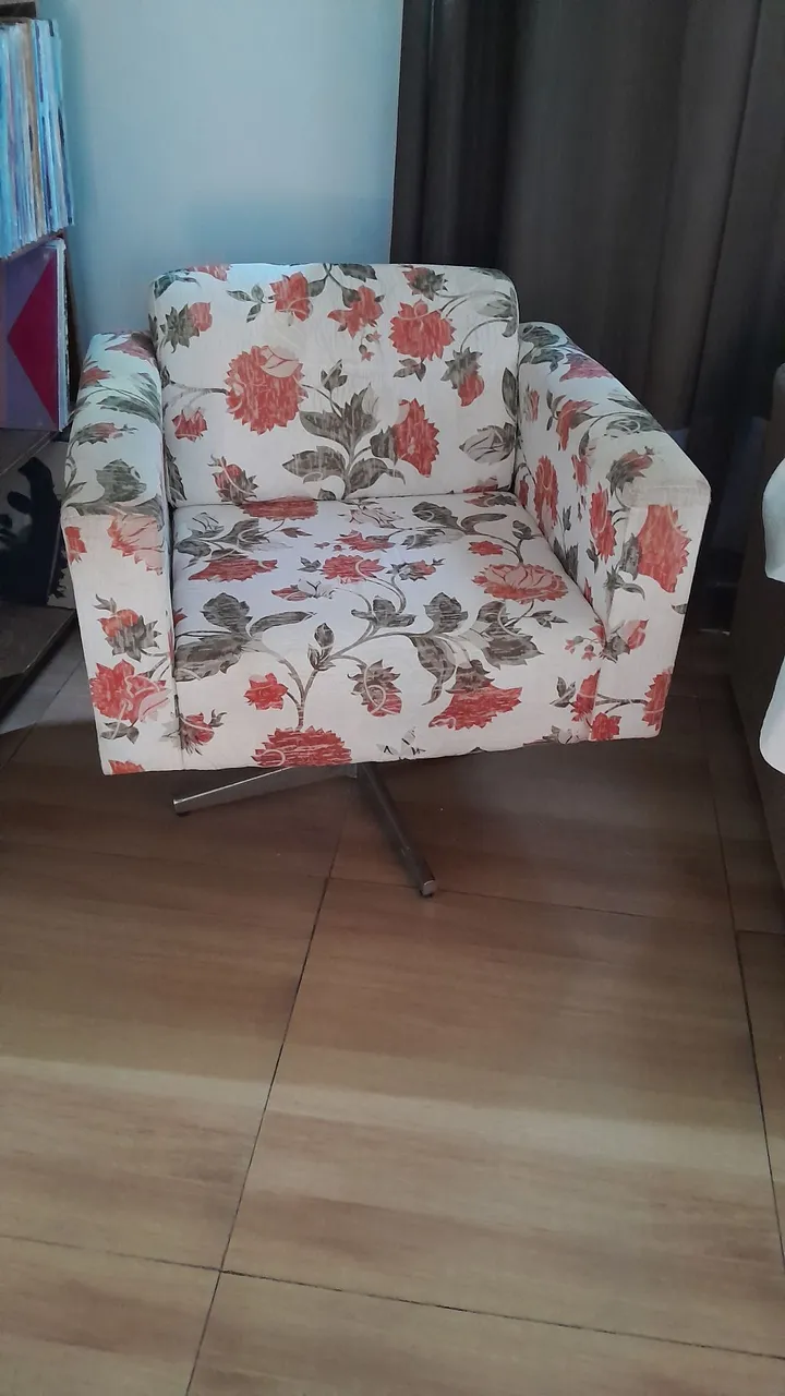 Poltrona Giratória Floral
