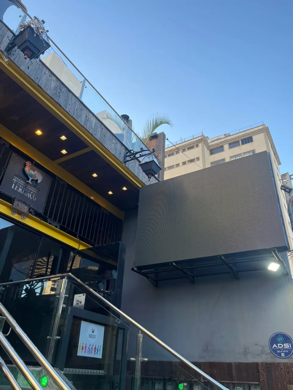 Tela de led Outdoor na 13 de junho, perto da Afonso pena.