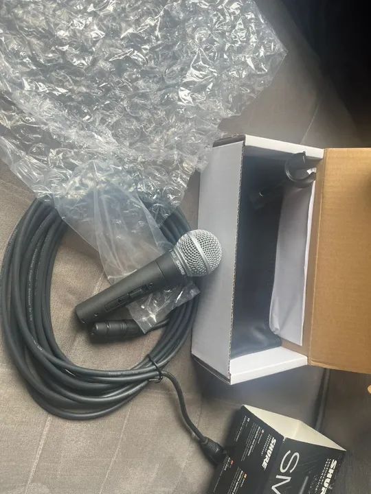 Mircrofone Sure SM58.