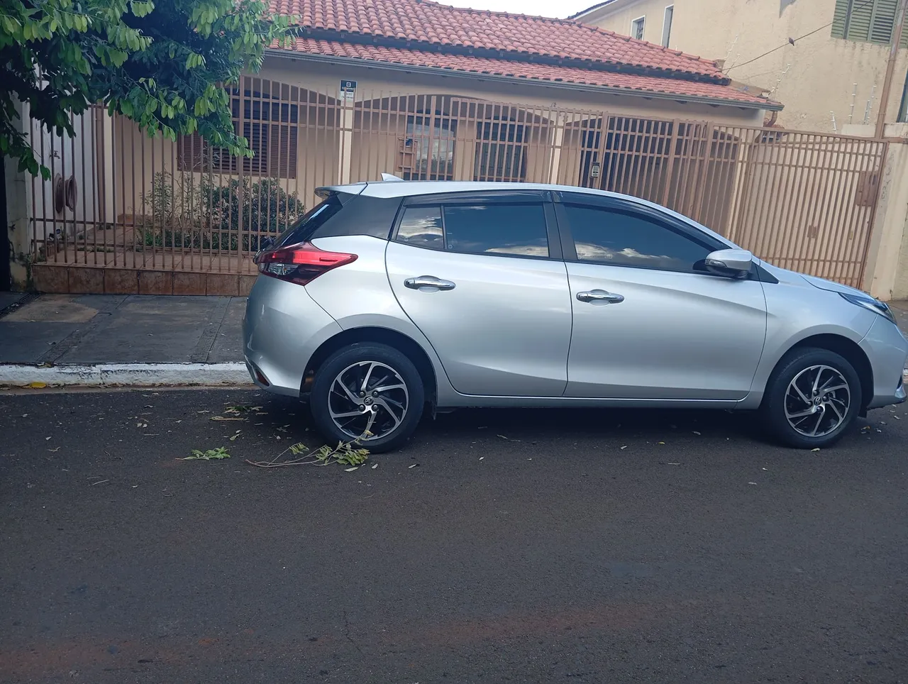Yaris - 2023 XLS COMPLETO COM TETO SOLAR