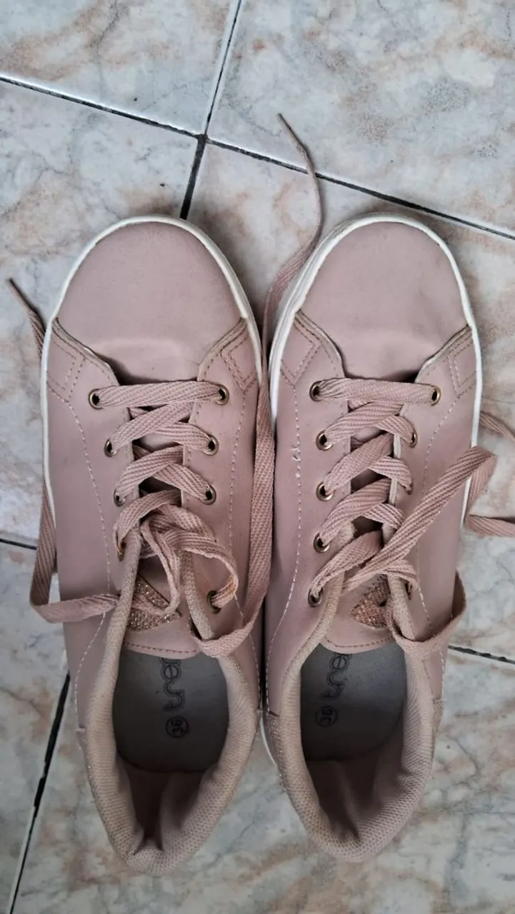 Tenis feminino tamanho 36 ótimo estado / Não envio