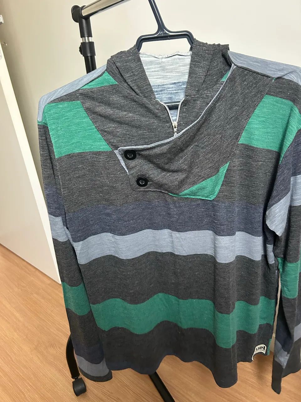 Blusa manga longa com capuz  - Foto 3