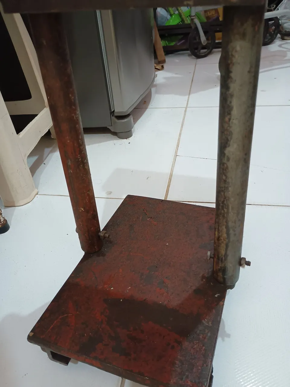 Carrinho para abrir trator ao meio
