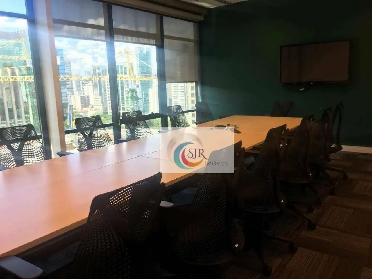 Sala comercial de 589,00m² com 15 vagas de garagem. MOBILIADO Edifício com gerador para ár - Foto 3