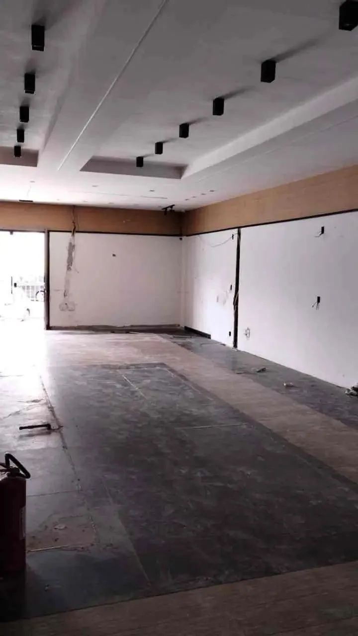 Loja comercial com 359,16m², pé direito duplo, não tem condomínio vinculado à loja. Rua 9  - Foto 9