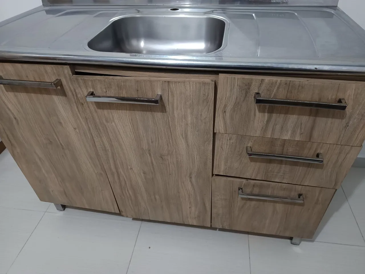 DOAÇÃO - Balcão de cozinha com gavetas e armário