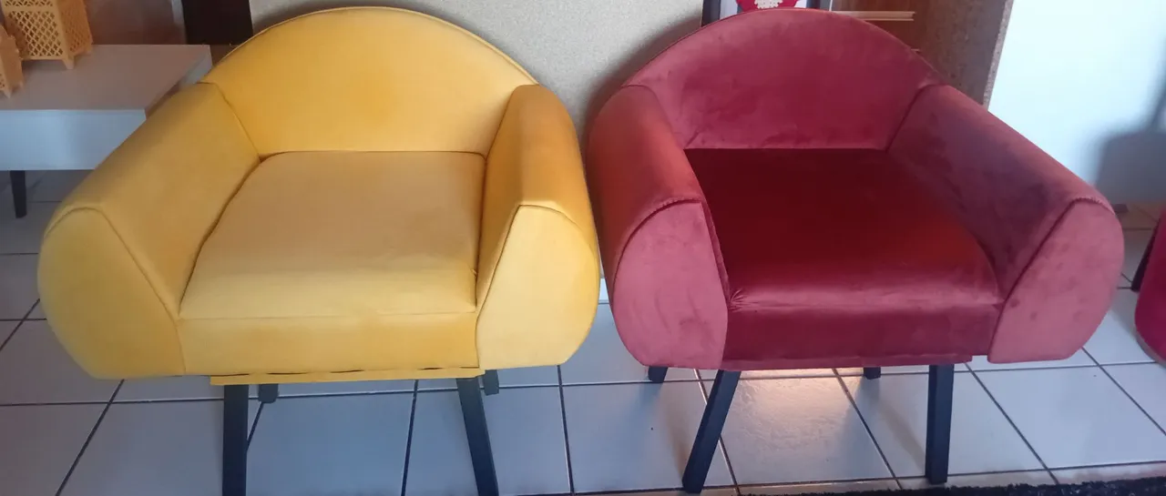 Poltronas em Veludo - Amarela e Vermelha