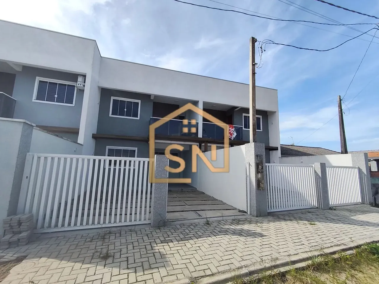 Sobrado novo em Praia de Leste para locação anual