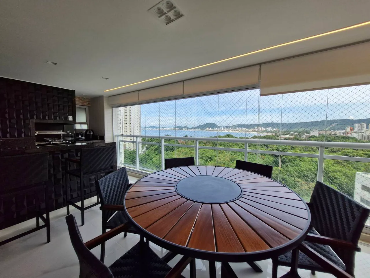 LINDO APARTAMENTO REFORMADO COND VERDE MAR ENSEADA GUARUJÁ SP
