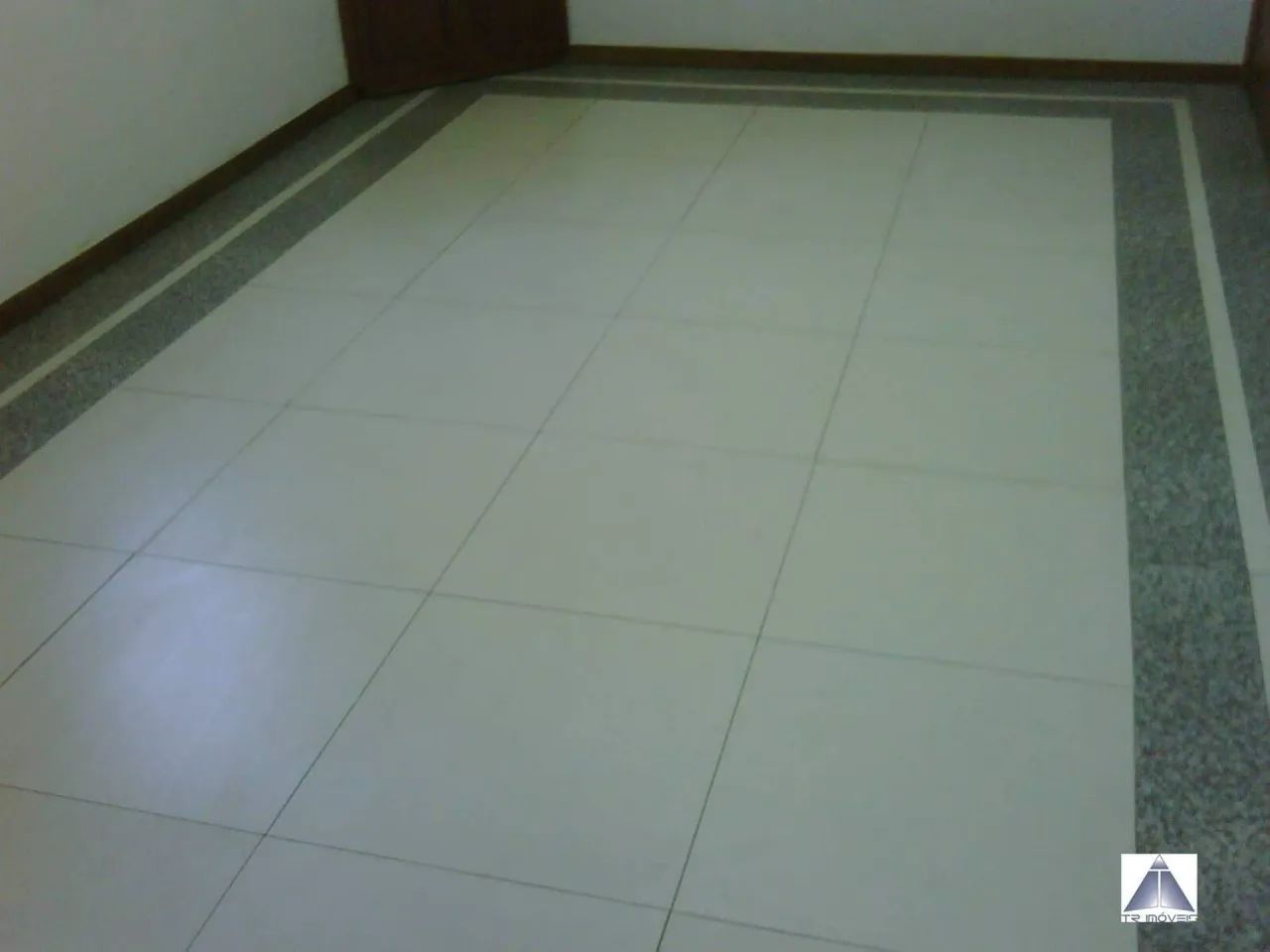 SALA EM FRENTE AO COLÉGIO PIO XII COM 22M2 ! - Foto 4