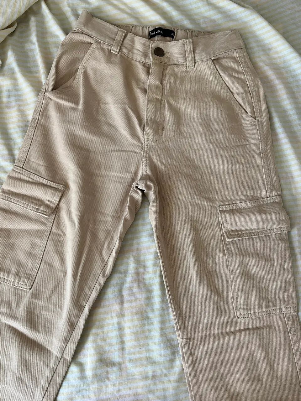 Calça jeans bege cargo  - Foto 2