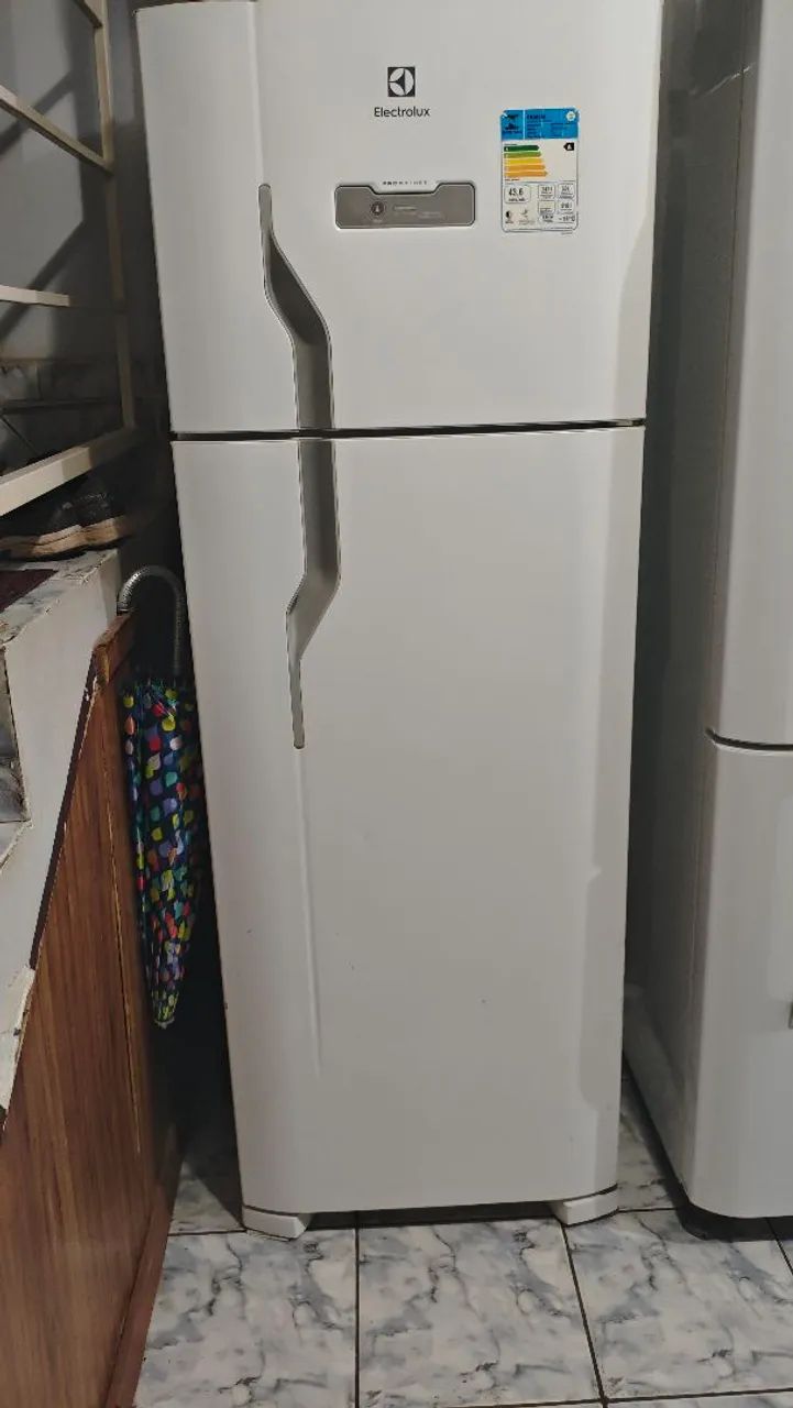 Geladeira Electrolux 247L
