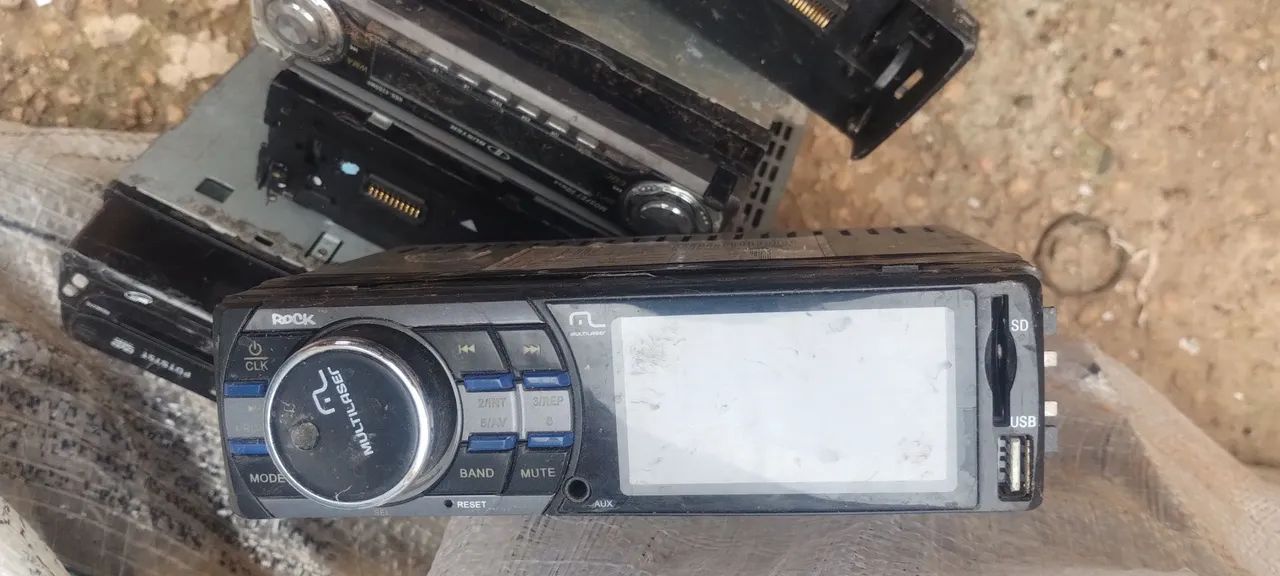 Rádio toca fitas retirada de peças 