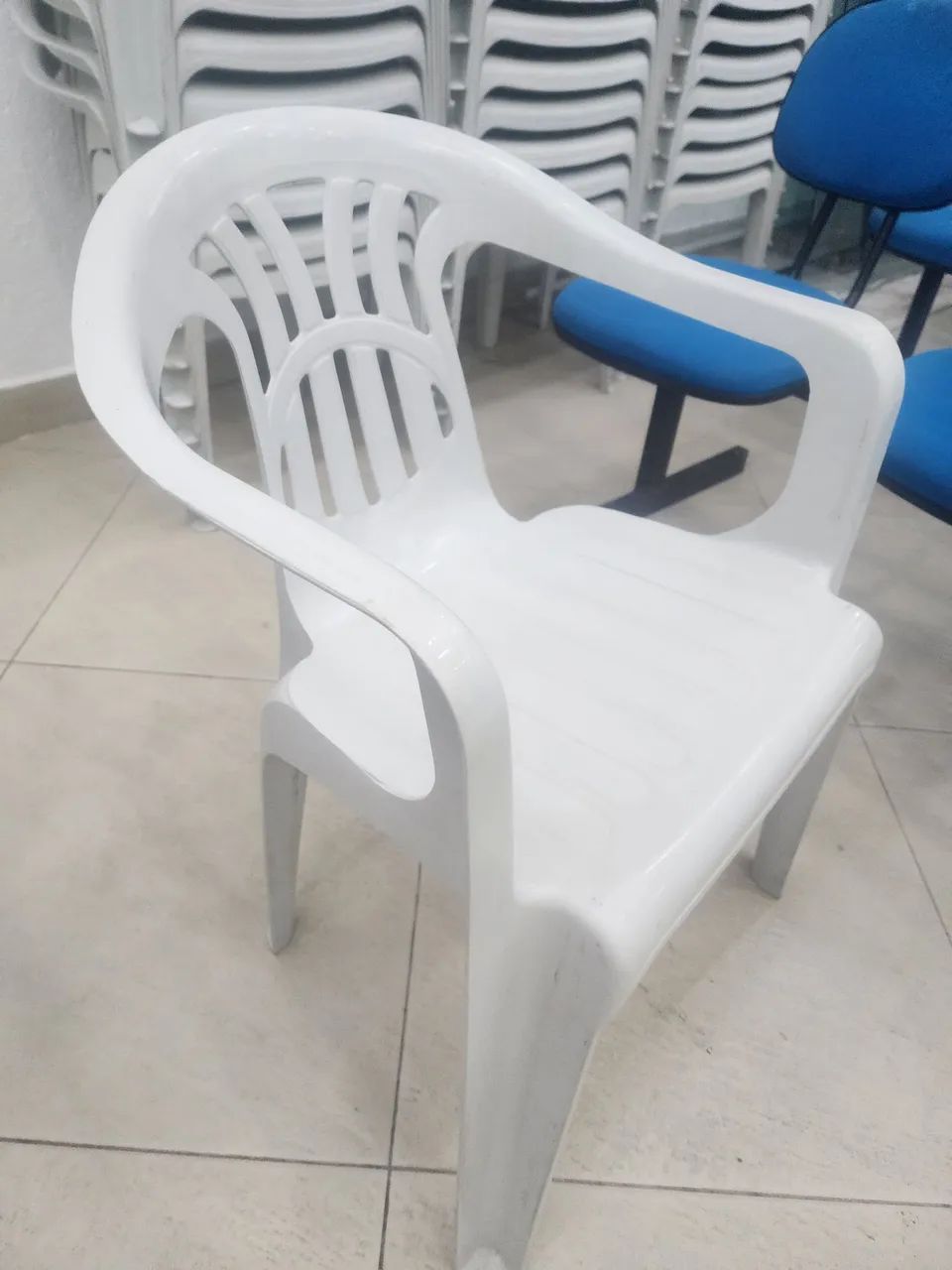 Cadeiras de Plástico com Braços