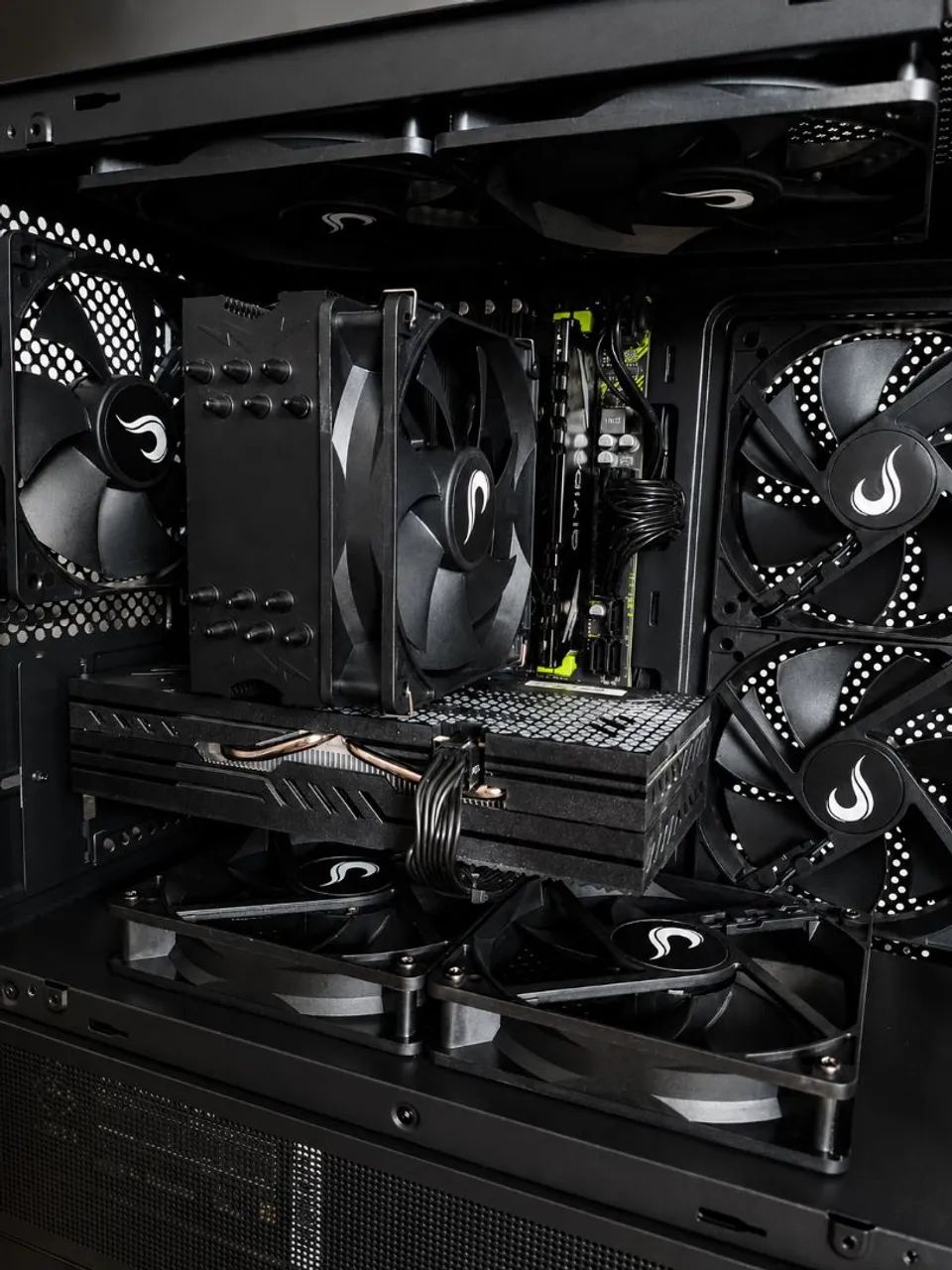 PC Gamer Xeon 2680 V4 e RX 580