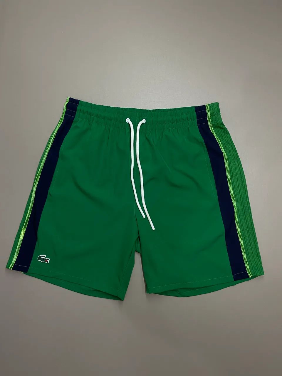 Bermuda Tactel Verde Limitada 