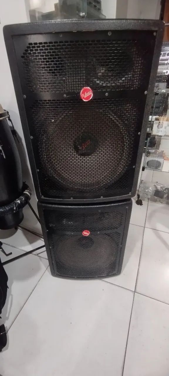 PAR DE CAIXA ATIVA E PASSIVA LEACS - 15 POLEGADAS DE 300W RMS<br>R$ 2.500,00