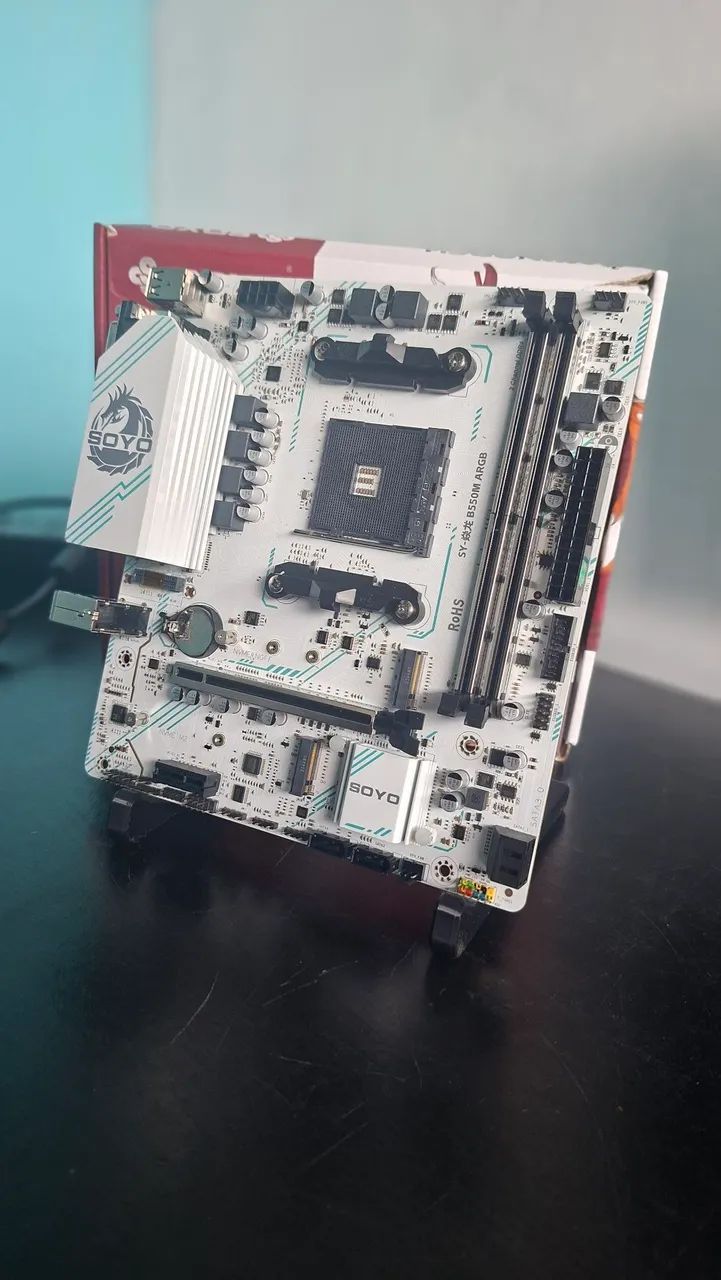 Placa mãe AM4 - B550M Soyo Branca