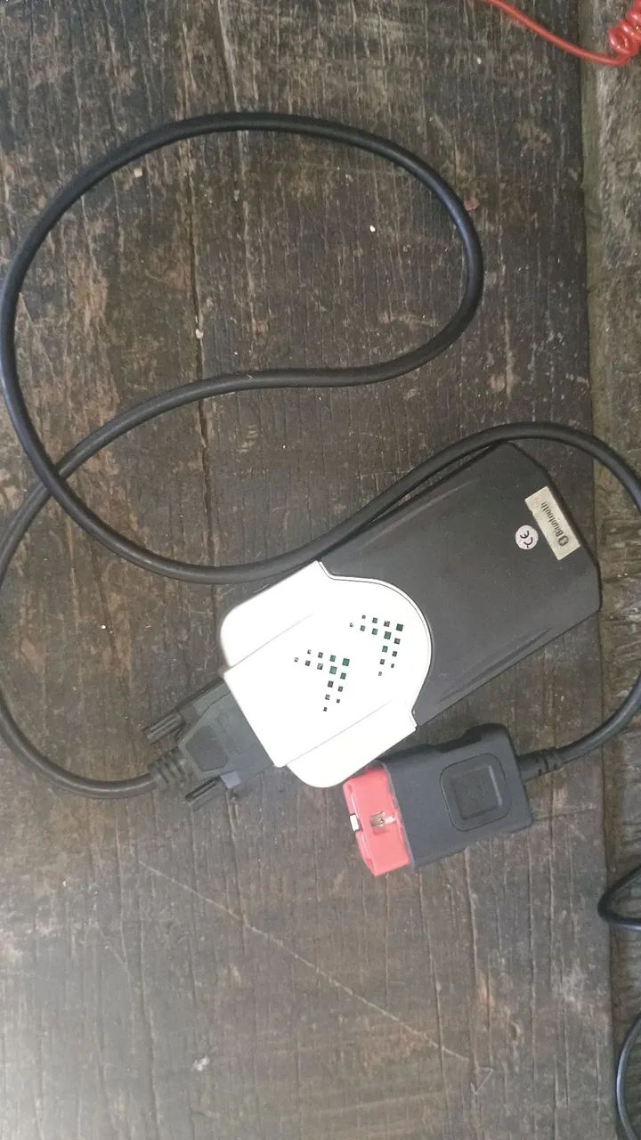 Scanner automotivo em ótimo estado, funcionando perfeitamente e pronto para uso.