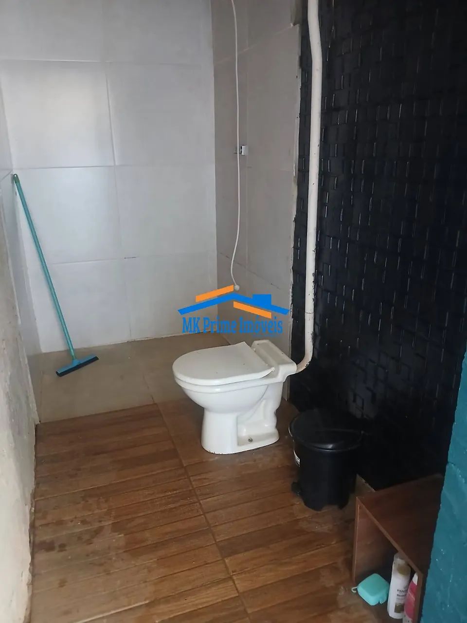 CASA À VENDA  COM GARAGEM E POTENCIAL COMERCIAL - Foto 2