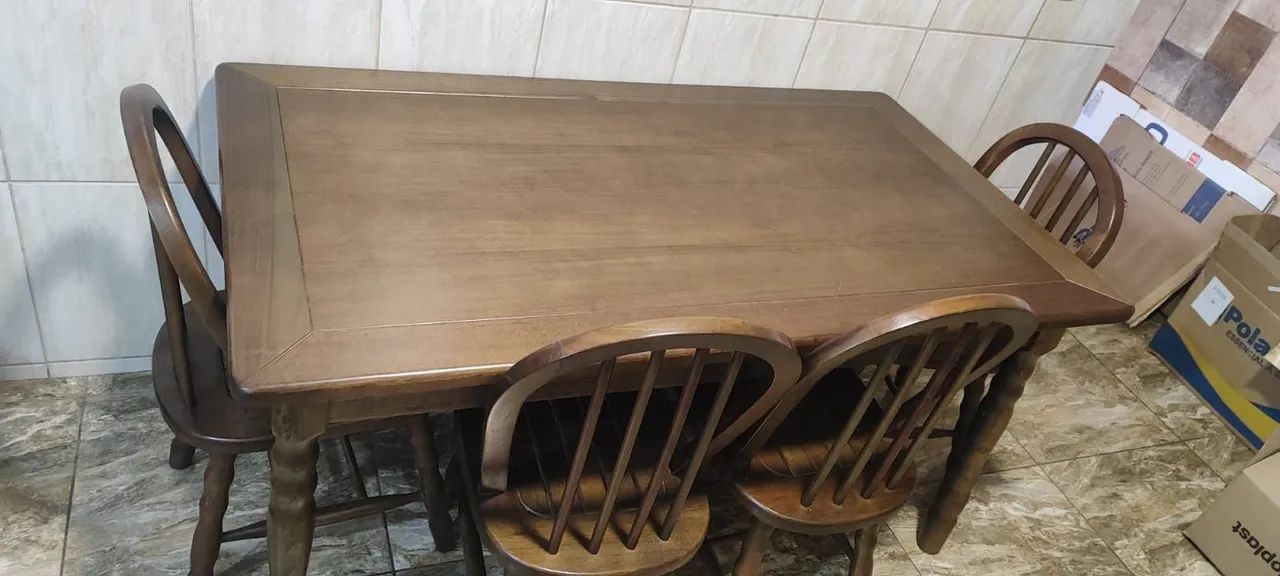 Mesa de madeira c  5 cadeiras bom estado