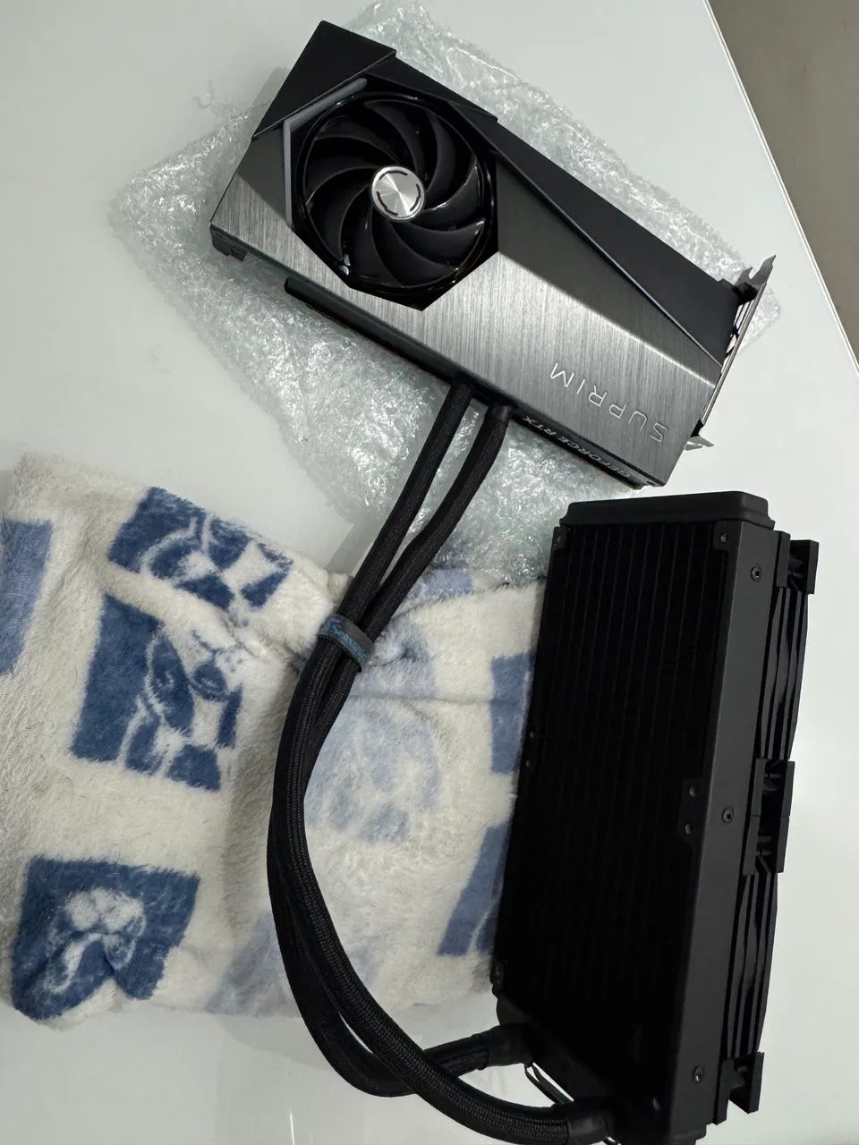 Rtx 4090 msi suprim liquid - Foto 4