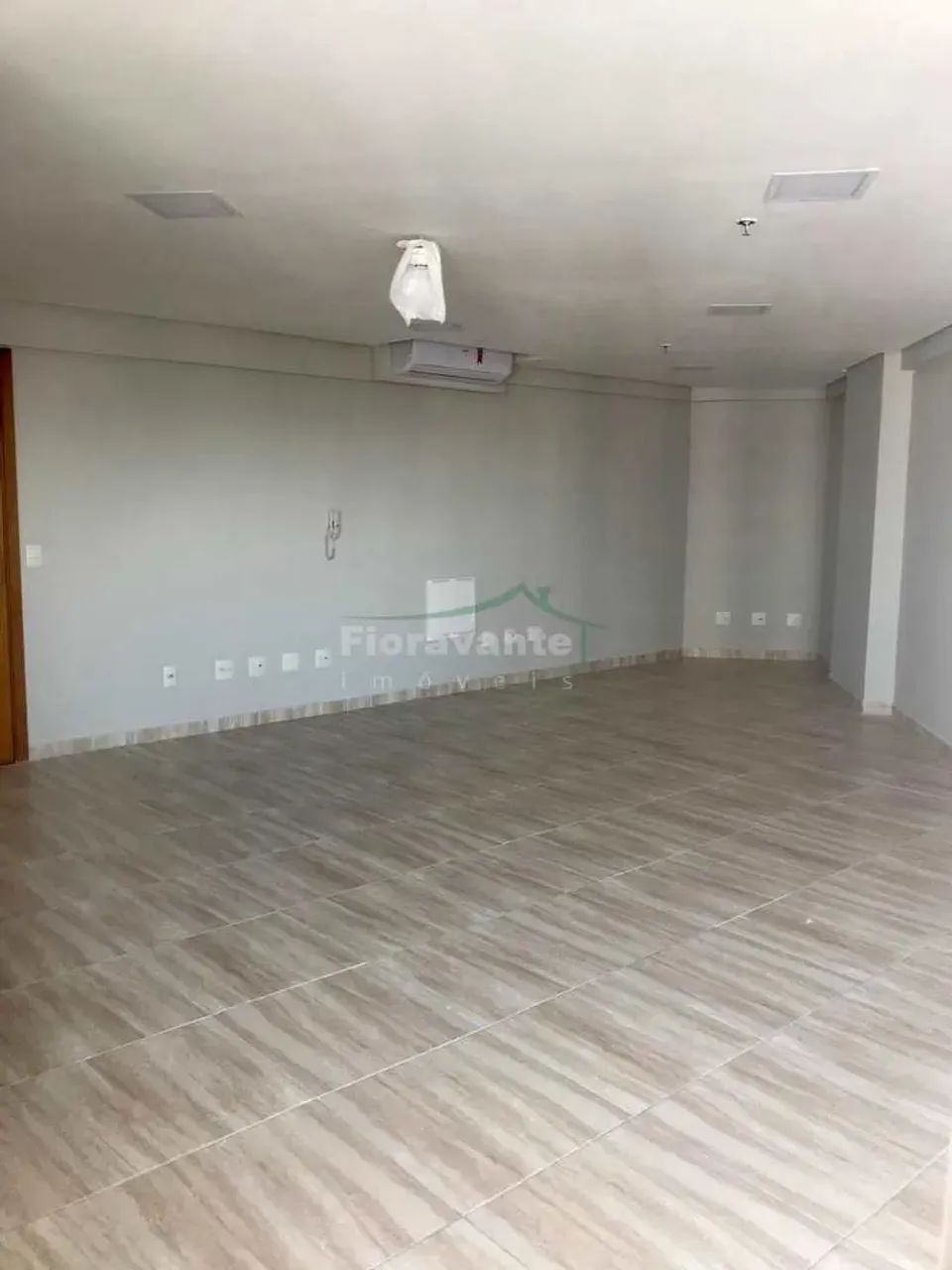 Conjunto Comercial com 0 quarto, Vila Mathias, Santos - R$ 275 mil, Cod: 8557