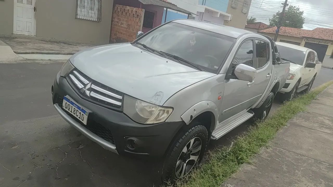 Mitsubishi L200 Triton GLS 3.2 CD TB Int.diesel MEC 2013 - Foto 4