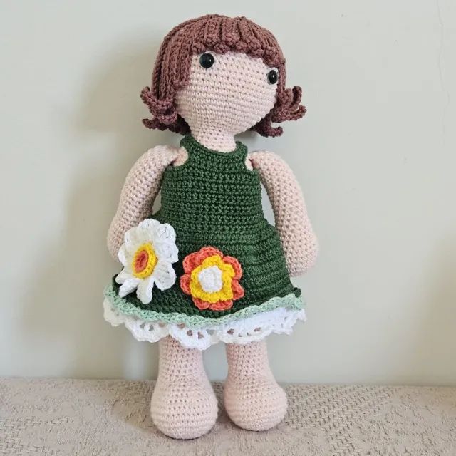 Boneca de Crochê com Roupas para Trocar - Foto 5