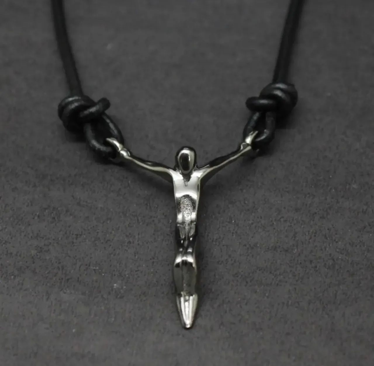 Colar Cristo Couro