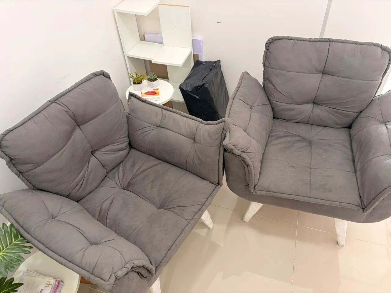 Poltrona Decorativa Cinza 
