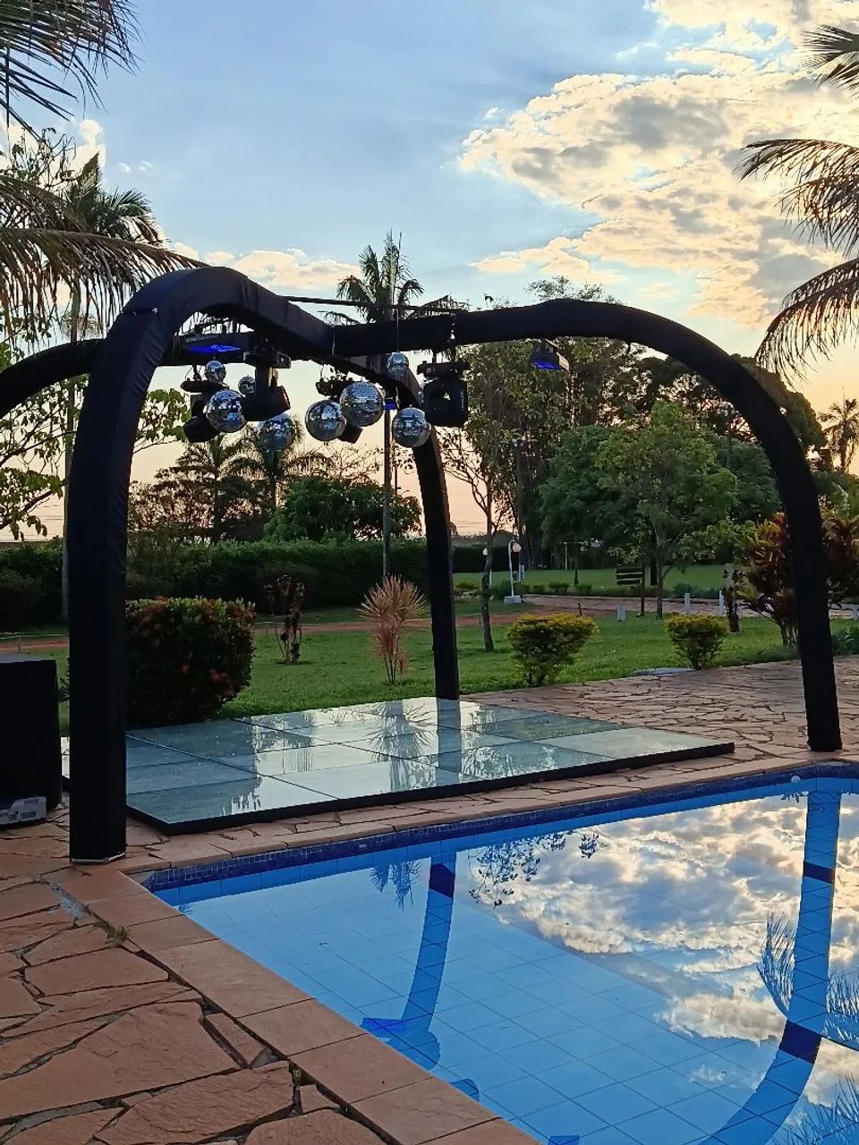 Palco, som, iluminação e Dj 