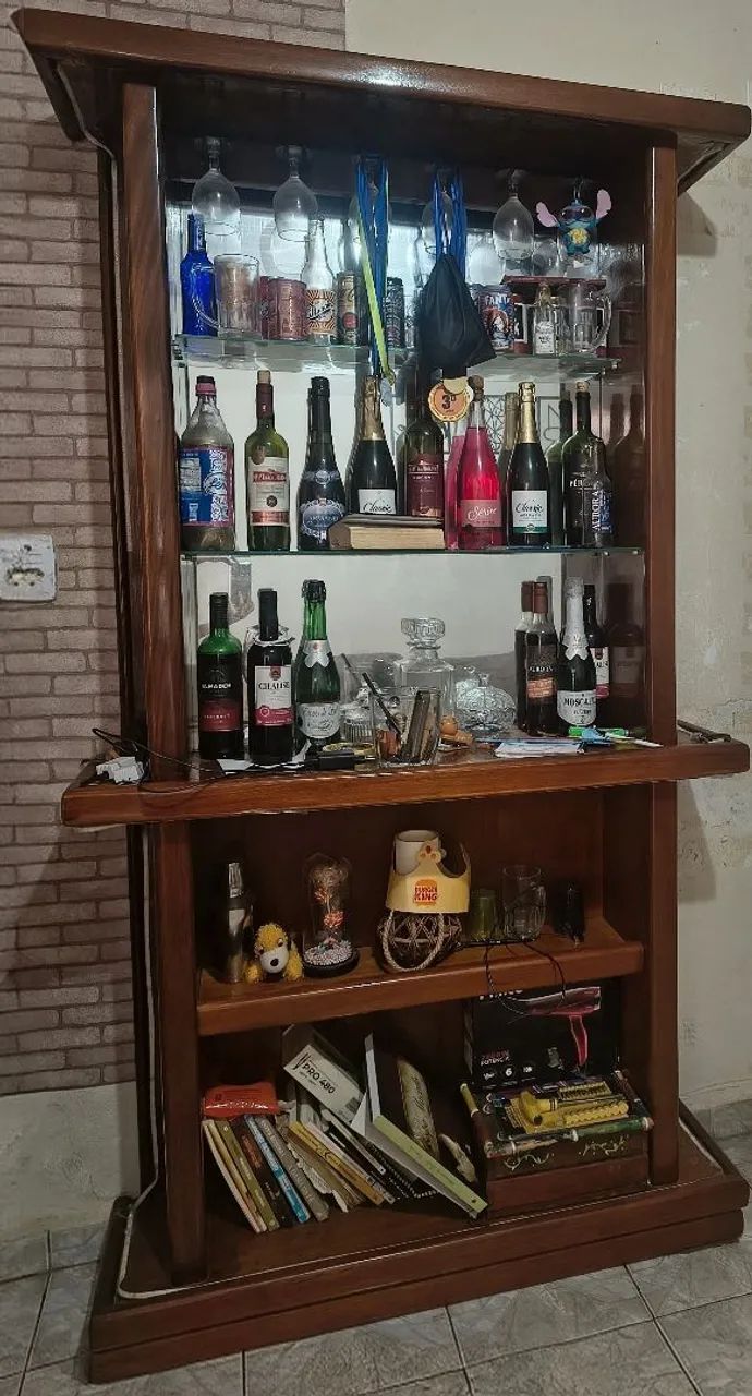 Barzinho de madeira maciça com balcão+cadeiras