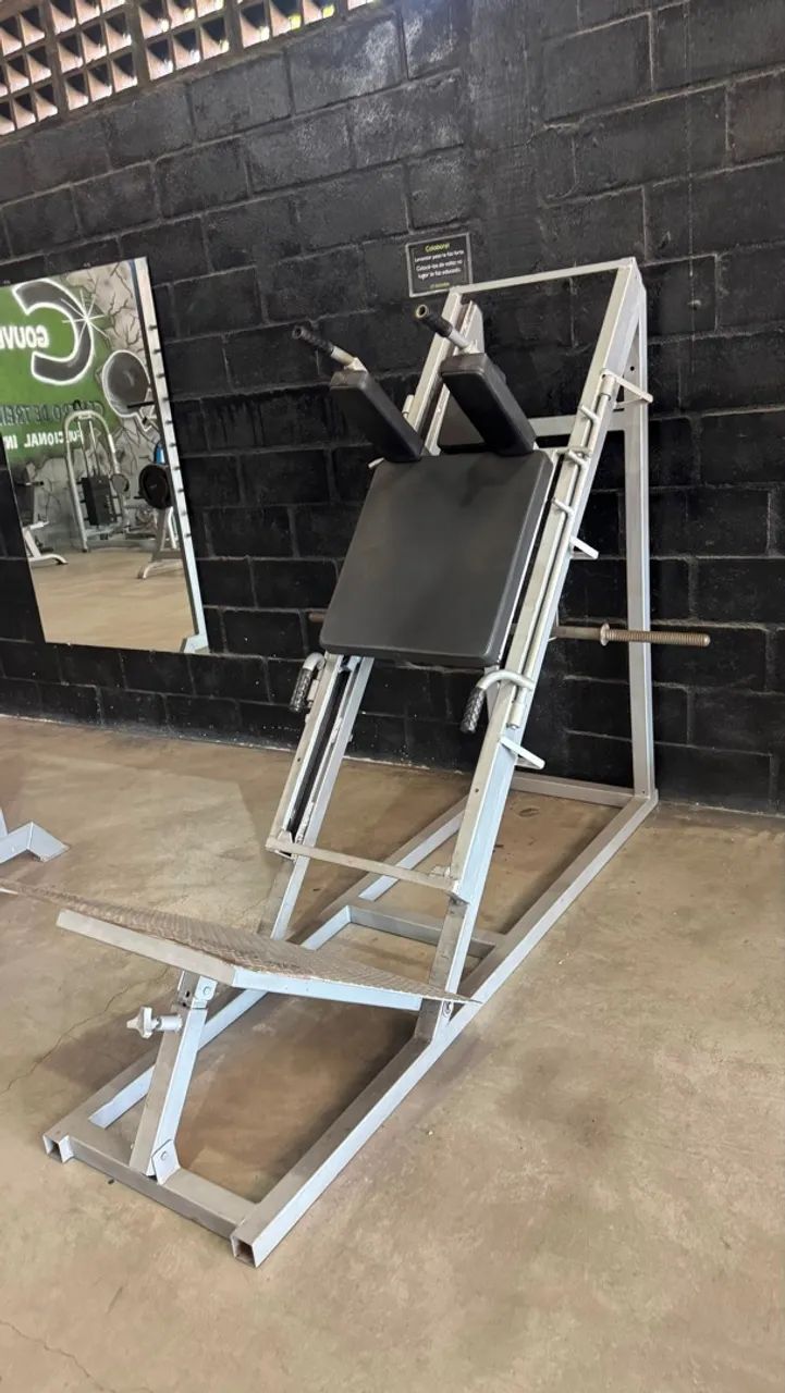 Vendo máquina HACK AGACHAMENTO 