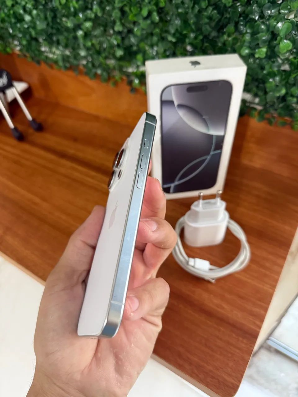 IPhone 16 Pro C/ caixa e cabo original