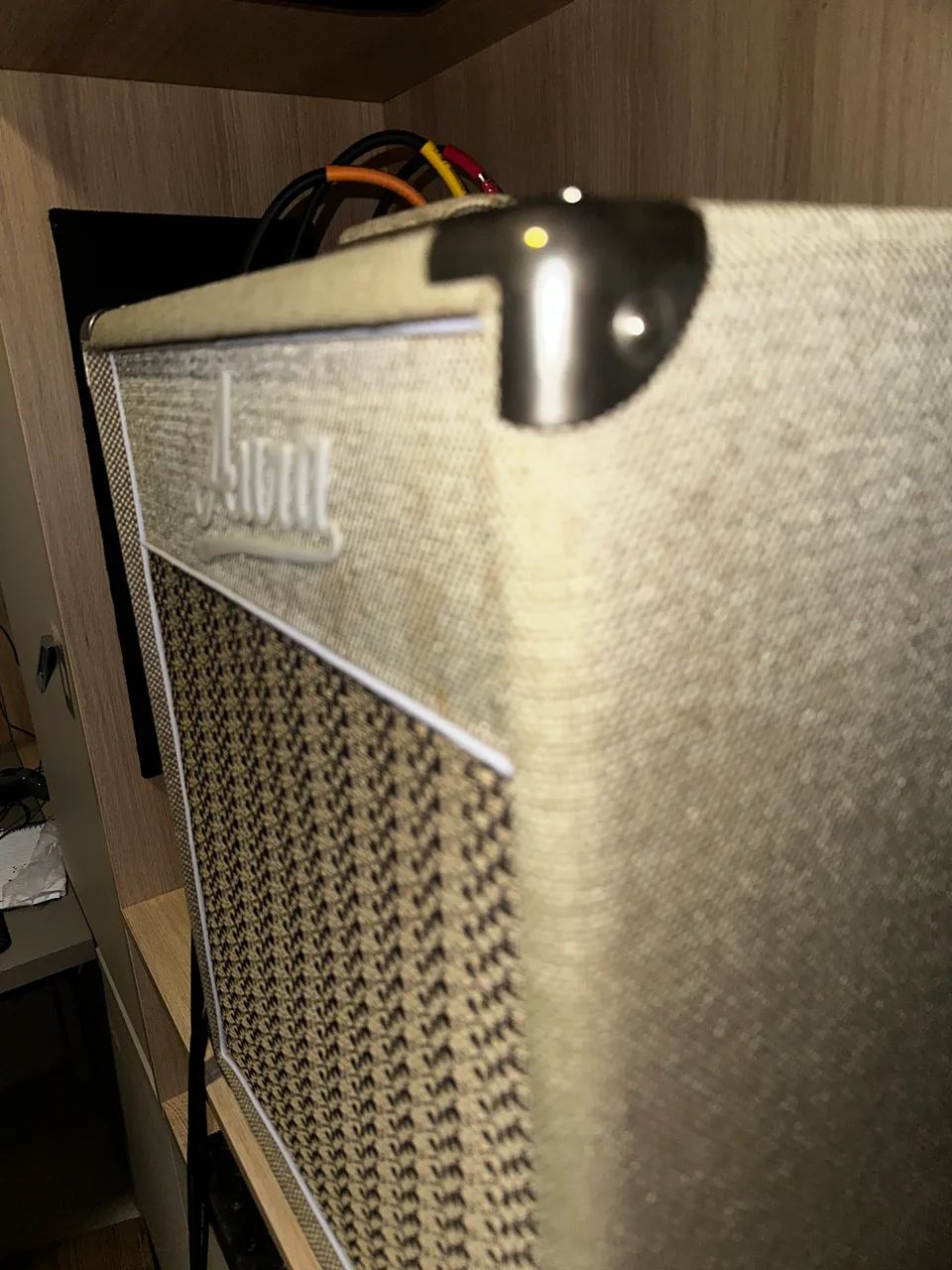 Amplificador valvulado Aura Shine Deluxe 6W c/boosts  - Foto 3