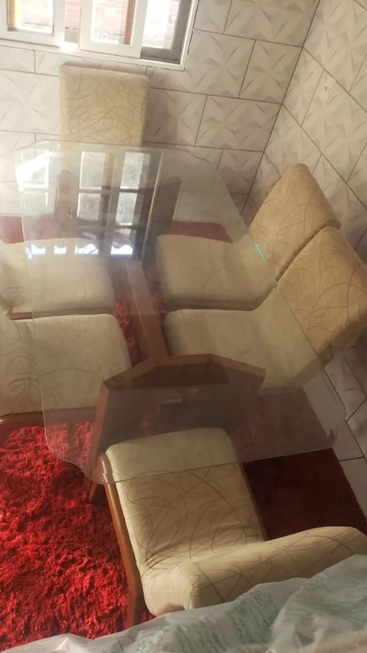 Vendo mesa de vidro com 6 cadeiras  - Foto 2
