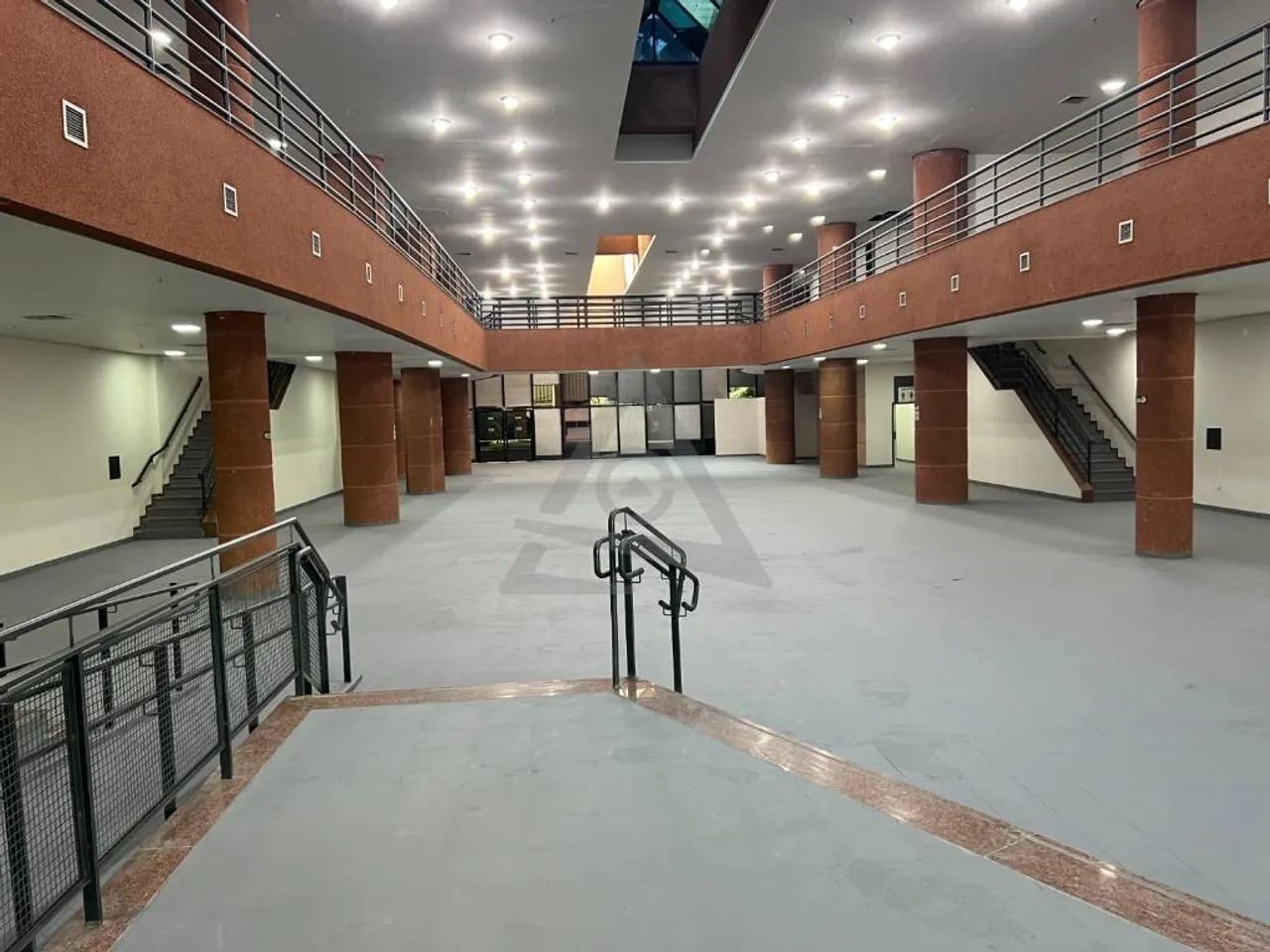 Prédio à venda e para alugar em Campinas, Centro, com 1600 m² - Foto 2