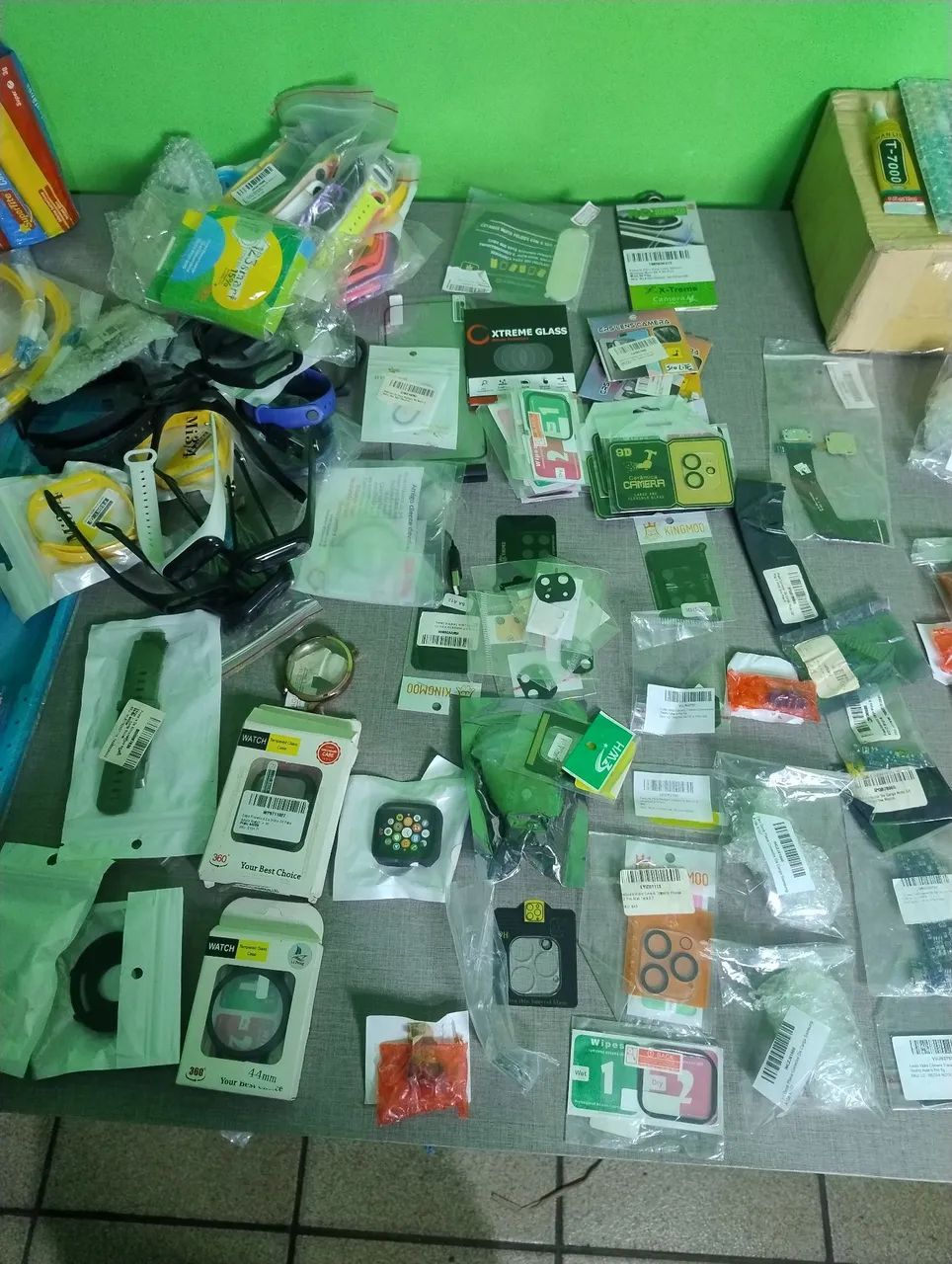 Lote com mais de 500 películas ,peças e acessórios para celular e relógio novos - Foto 5