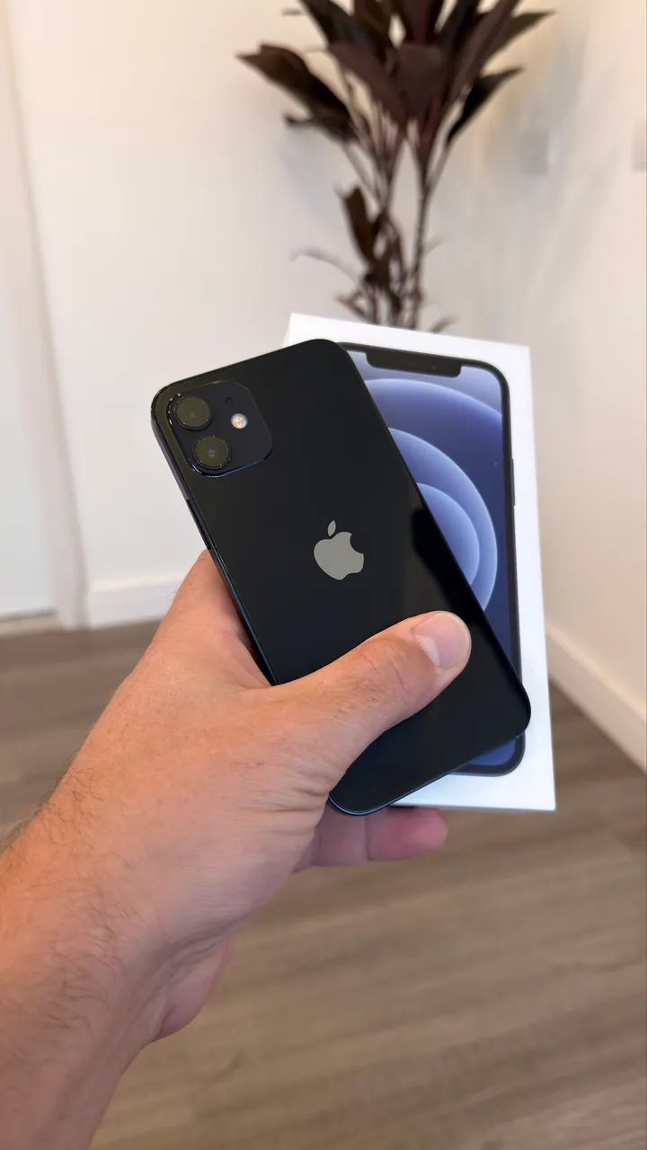 iPhone 12 64gb ( Preto ) com a caixinha original - Celulares e