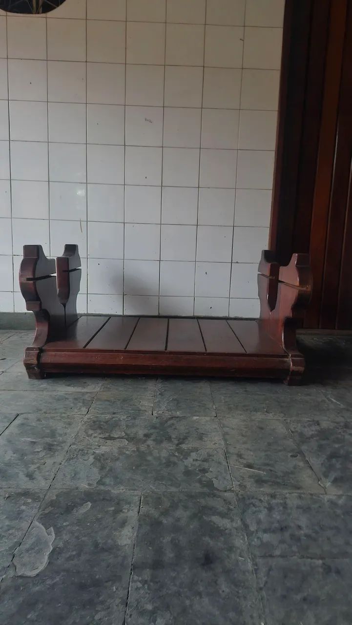 Mesa de Centro de Madeira Maciça 