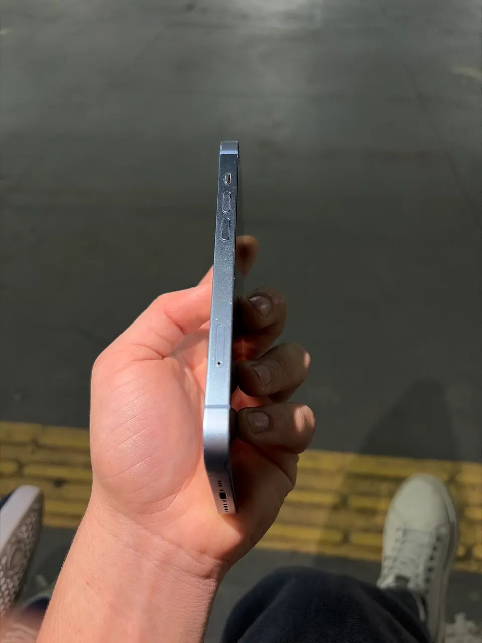 iphone 14  tela trincada mas sem marcas de uso - Foto 3