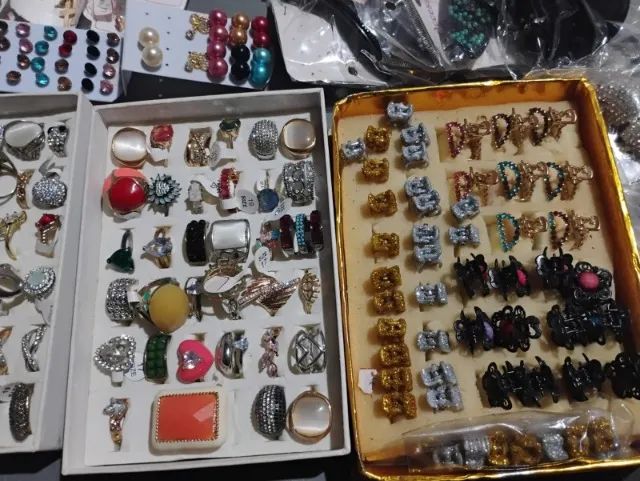 Kit Bijuterias (Pulseiras, Brincos, Anéis, Colares etc)