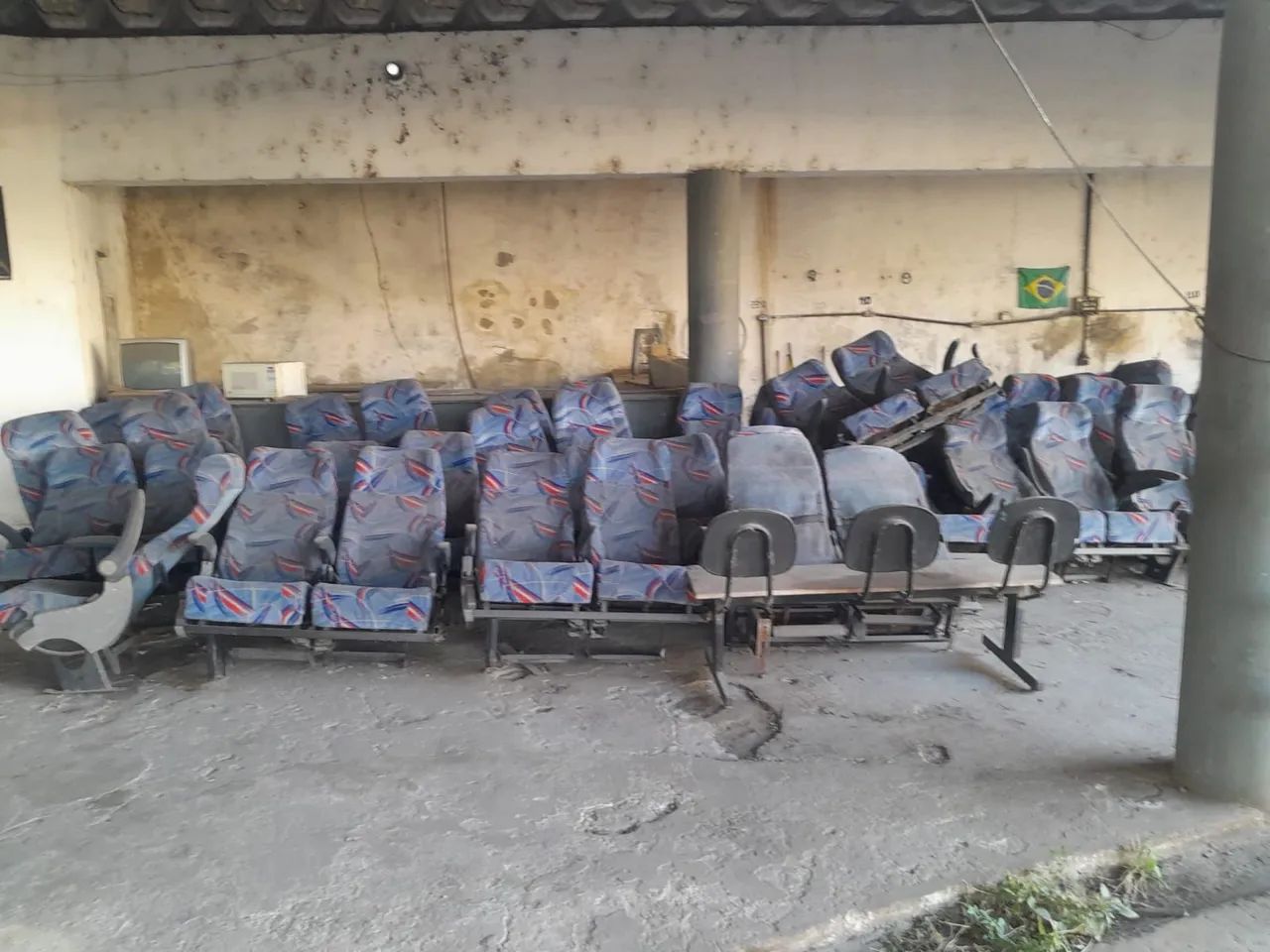 JOGO (47)DE BANCOS PARA ÔNIBUS - Foto 4